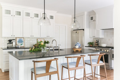 Kitchen - transitional kitchen idea in Nashville