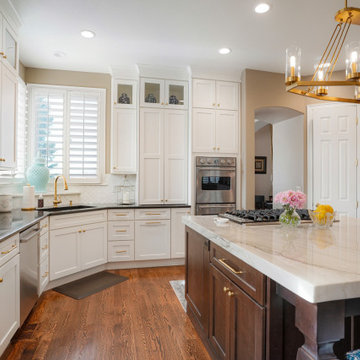 Carriage Club Drive - White Kitchen Elegance