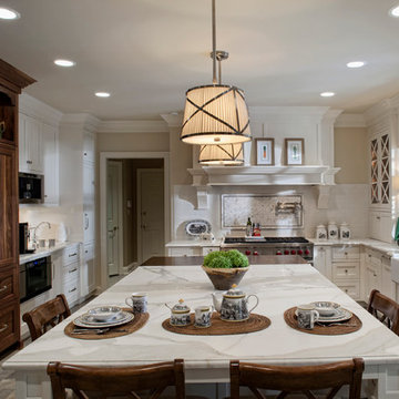 Glen Ellyn, IL White-Washed Sleek Traditional Kitchen
