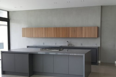 Inspiration for a modern kitchen in Miami.