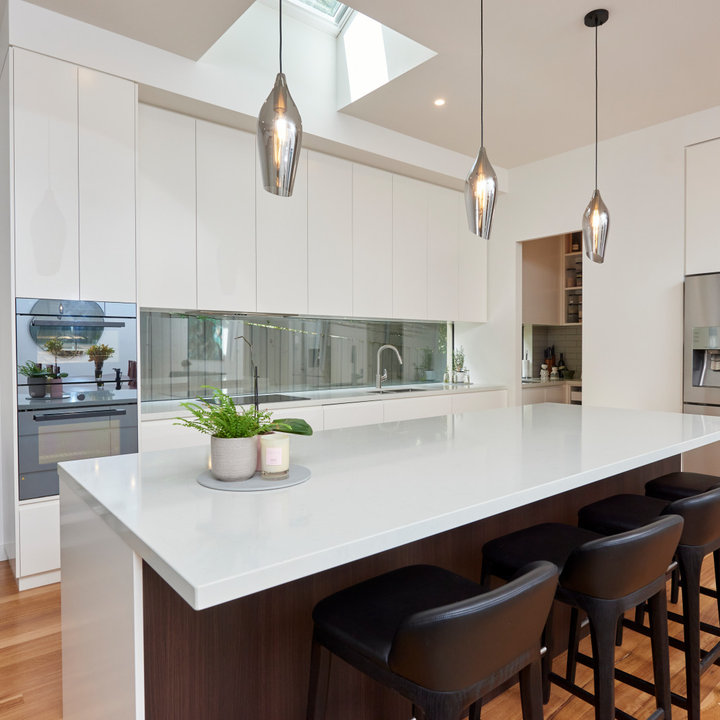 75 Beautiful Kitchen with Window Splashback Ideas & Designs February