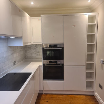 Modern White gloss kitchen///