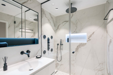 Bathroom - small modern bathroom idea in Other