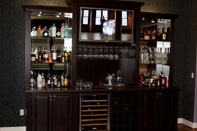This is an example of a mid-sized traditional home bar in San Francisco.