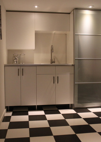 Midcentury Laundry Room by Catherine Condoroussis & Jodi Ostrzega Design