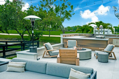 Example of a mid-sized farmhouse patio design in Miami