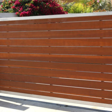 Modern Driveway Gate - Clear Redwood