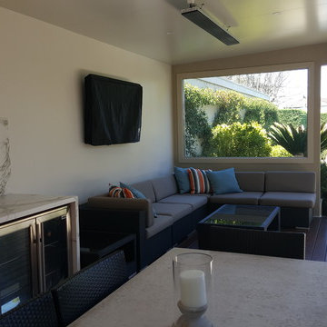 Pool Room with kitchen, TV and lounge