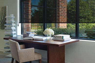 Example of a minimalist home office design in New York