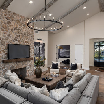 FAMILY ROOM / ENTRY