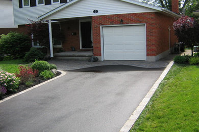 Home design - contemporary home design idea in Toronto