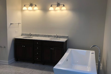 Bathroom - traditional bathroom idea in Chicago