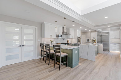 Example of a transitional home design design in San Francisco