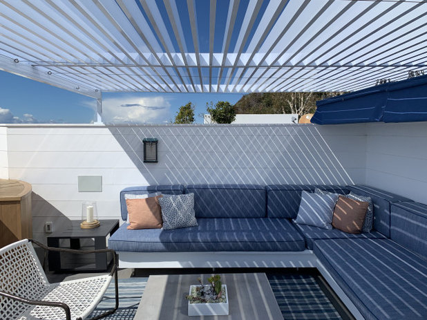 Contemporary Deck by Hayne Architects