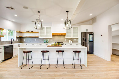Example of a country kitchen design in Phoenix