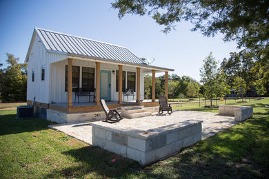 Country exterior home idea in Austin