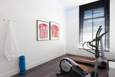 Example of a trendy home gym design in Amsterdam