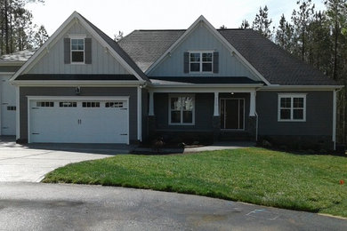 Inspiration for a transitional full sun landscaping in Raleigh.