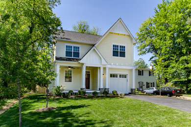 Example of a cottage exterior home design in DC Metro