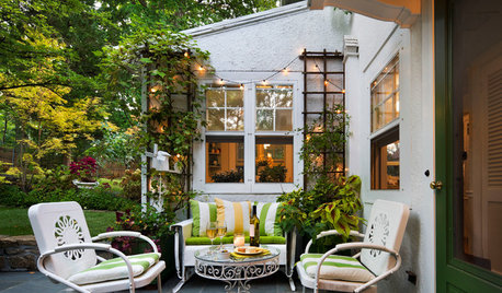 Récup' et mobilier chiné investissent la terrasse pour une déco vintage