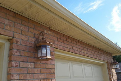 Example of a classic exterior home design in St Louis