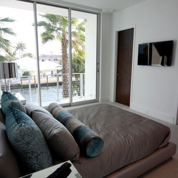 Waterfront Guest Room with Basic Mounted TV