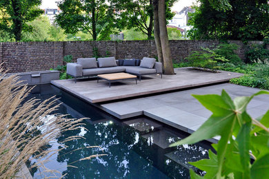 Mittelgroße, Unbedeckte Moderne Terrasse neben dem Haus in Köln