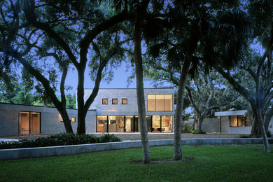 Imagen de diseño residencial moderno de tamaño medio