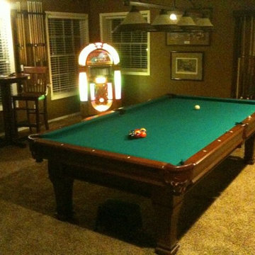Basement man cave with Jukebox and pool table