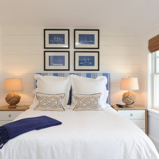Idee per una camera degli ospiti stile marino con pareti bianche