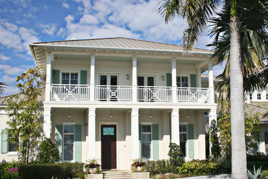 Example of an island style entryway design in Miami