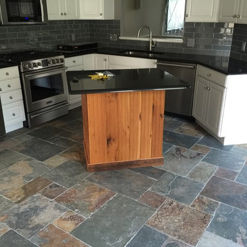 Slate tile floor in versailles