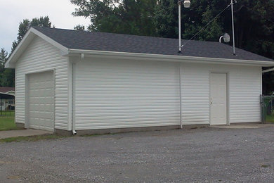 Example of a classic detached garage design in Chicago