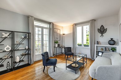 Cette image montre un salon design.