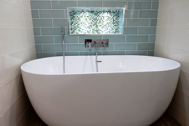 This is an example of a small modern bathroom in London.