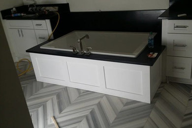 Example of a minimalist bathroom design in Other