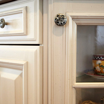 Island Cabinet with Florid Leaves Knob