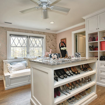 CUSTOM CLOSETS