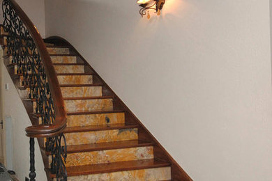 メルボルンにあるおしゃれな階段の写真