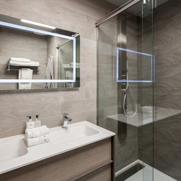 Small Contemporary Bath Renovation