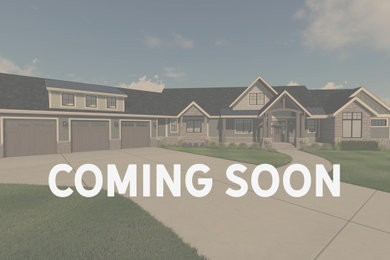 Example of a cottage home design design in Detroit