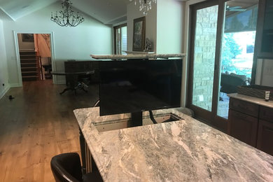 Kitchen - traditional kitchen idea in St Louis
