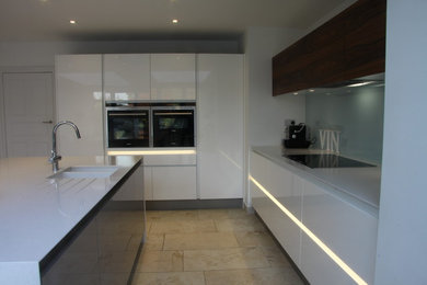 Parapan High Gloss and Rosewood Kitchen