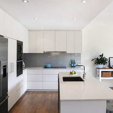 Modern Beach "Shack" | Kitchen & Dining