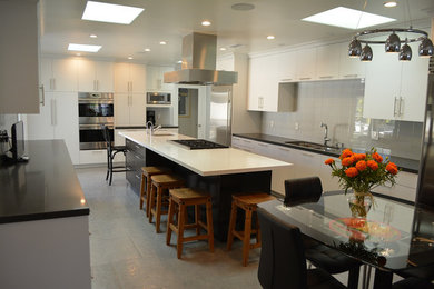 Example of a kitchen design in New York