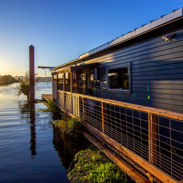 1 Dollar Boathouse