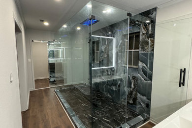 Bathroom - modern bathroom idea in Houston