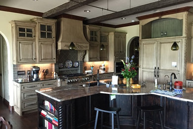 Example of a classic kitchen design in Oklahoma City
