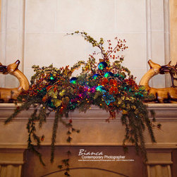 An Elegant Traditional Christmas - Wreaths And Garlands