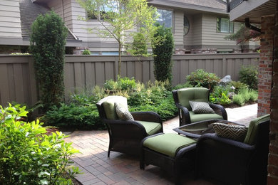 Inspiration for a traditional landscaping in Vancouver.